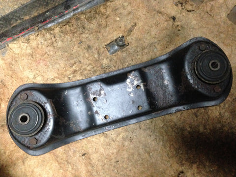 915 Transmission carrier mount Carrera Transaxle mounting bracket (1974-86) - 911.375.033.01