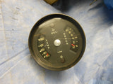 911E/S Oil temperature pressure gauge silver button in middle, says: TEMP DRUCK OEL g on bottom 

has numnerical scales

Euro TEMP (50-150), OEL Light and DRUCK (0-10) w 1 generator light early 1970 Gauge - 911.641.103.00