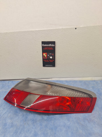 Porsche 997 passenger taillight right mint condition no cracks no chip sall tabs good 2007 - 996.631.416.00